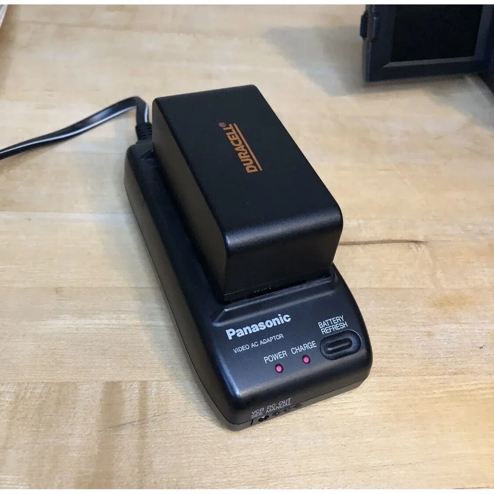 Panasonic Palmcorder PV-L559 VHS-C Camcorder Video Camera W/ Case, Battery